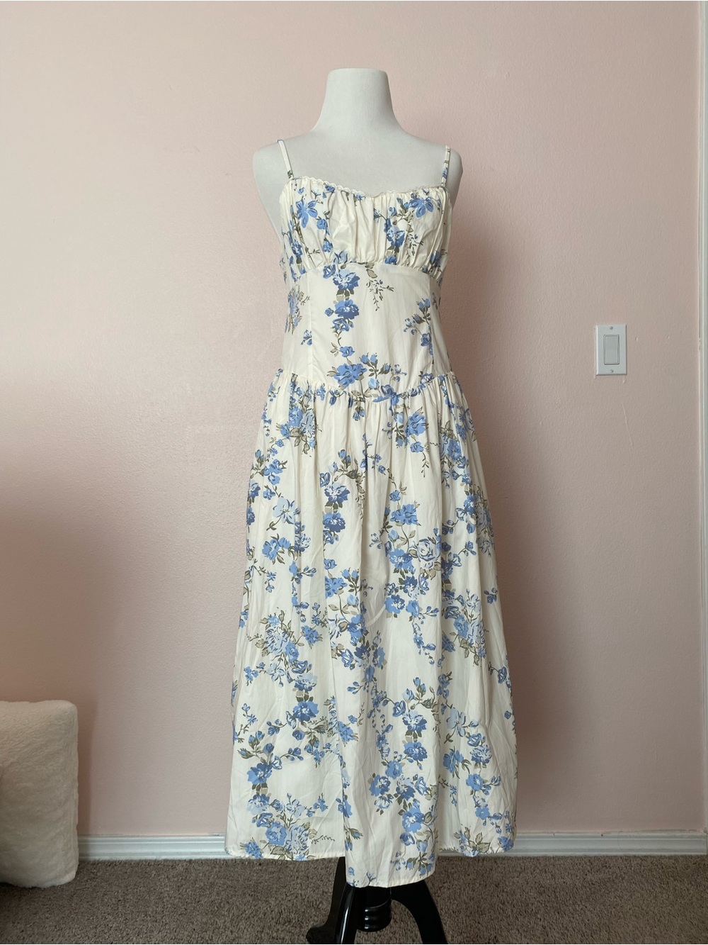 NWOT White cream Floral Maxi Sundress with Blue Blossom Print Sz M